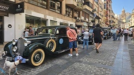 Los bellos coches de la Ruta del Olivo