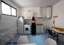 Una usuaria en el piso de entrenamiento.