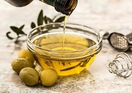 El consumo de aceite de oliva virgen extra ayuda a proteger la piel del sol
