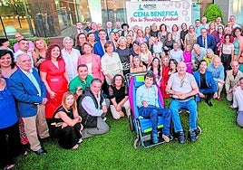 Los asistentes a la cena benéfica de Aspace posan para IDEAL.