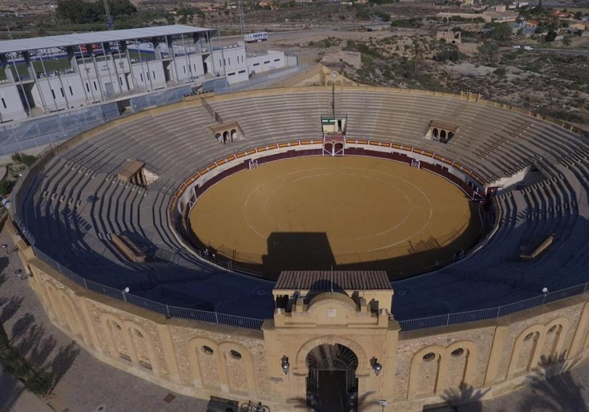 El vestusto coso veratense, uno de los más antiguos de Andalucía, abre sus puertas hoy.