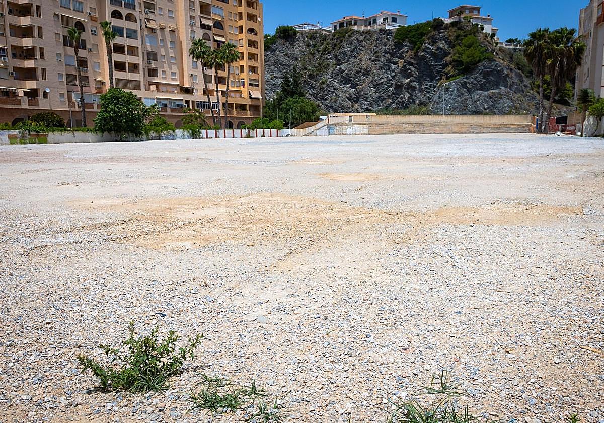 Solar que se ha quedado tras el derribo de Turismo Tropical.