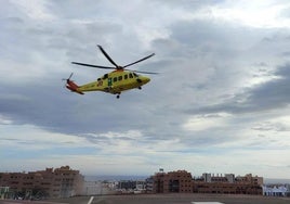 Evacuado en helicóptero al volcar su vehículo en Laujar de Andarax