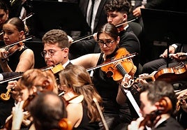 La Orquesta Ciudad de Almería brinda 'un empate' en genialidad en el 'Duelo de gigantes'