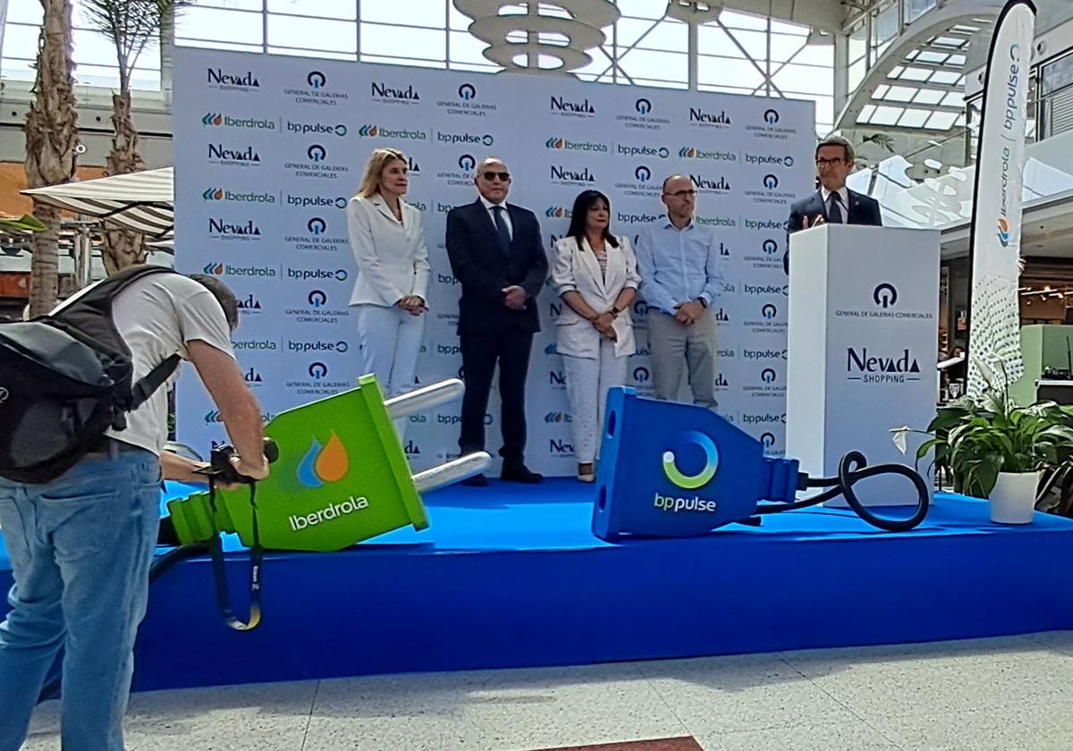 El Nevada estrena la superestación para recargar coches eléctricos más grande de España