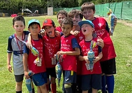 Algunos niños del 'Uni' en el cierre de la temporada.
