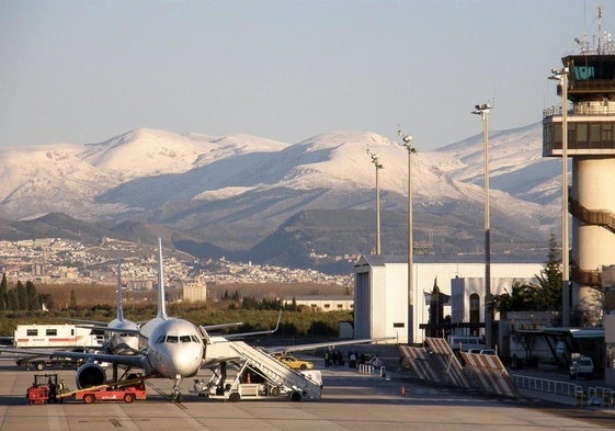 Cancelado el vuelo de primera hora Granada-Madrid