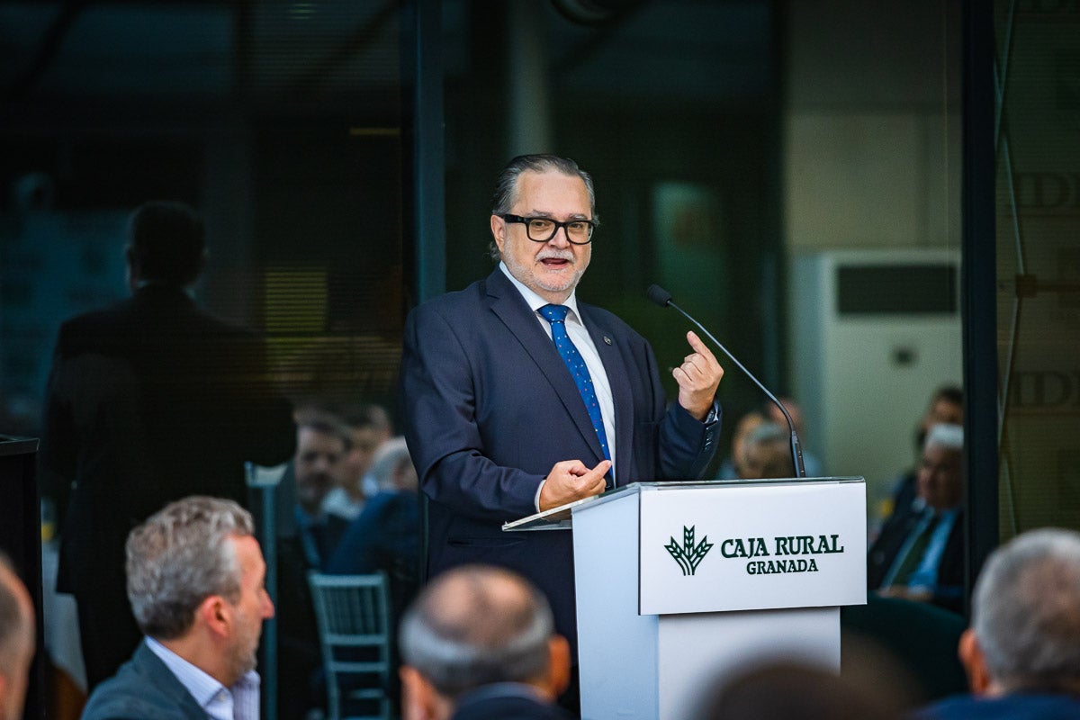 Las imágenes del desayuno informativo de IDEAL sobre la IA en la empresa
