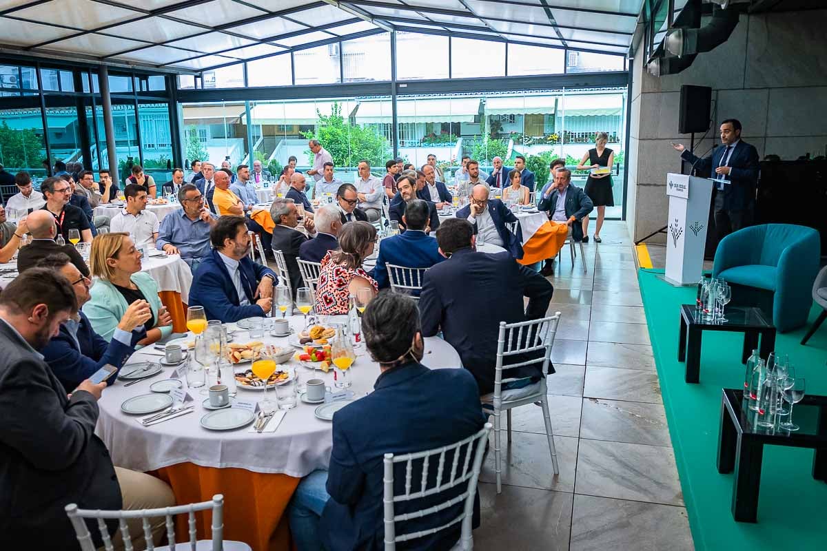 Las imágenes del desayuno informativo de IDEAL sobre la IA en la empresa