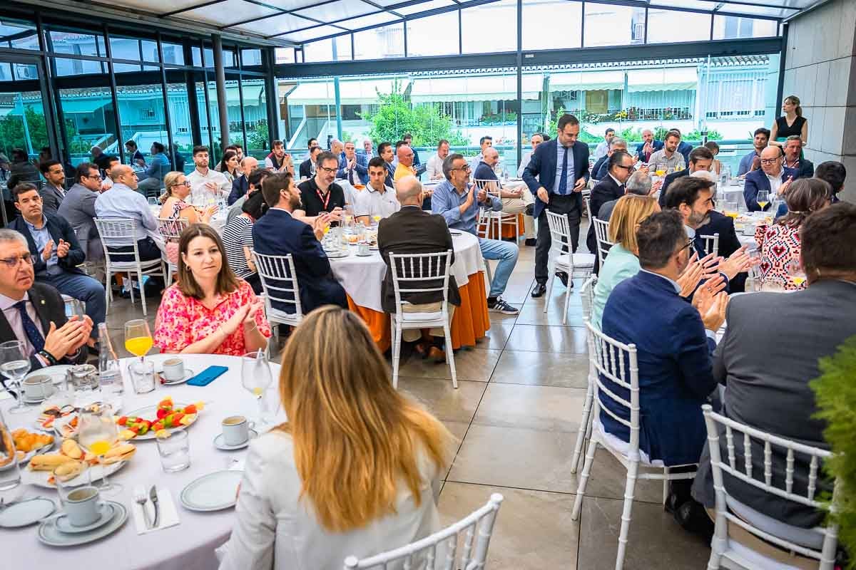Las imágenes del desayuno informativo de IDEAL sobre la IA en la empresa