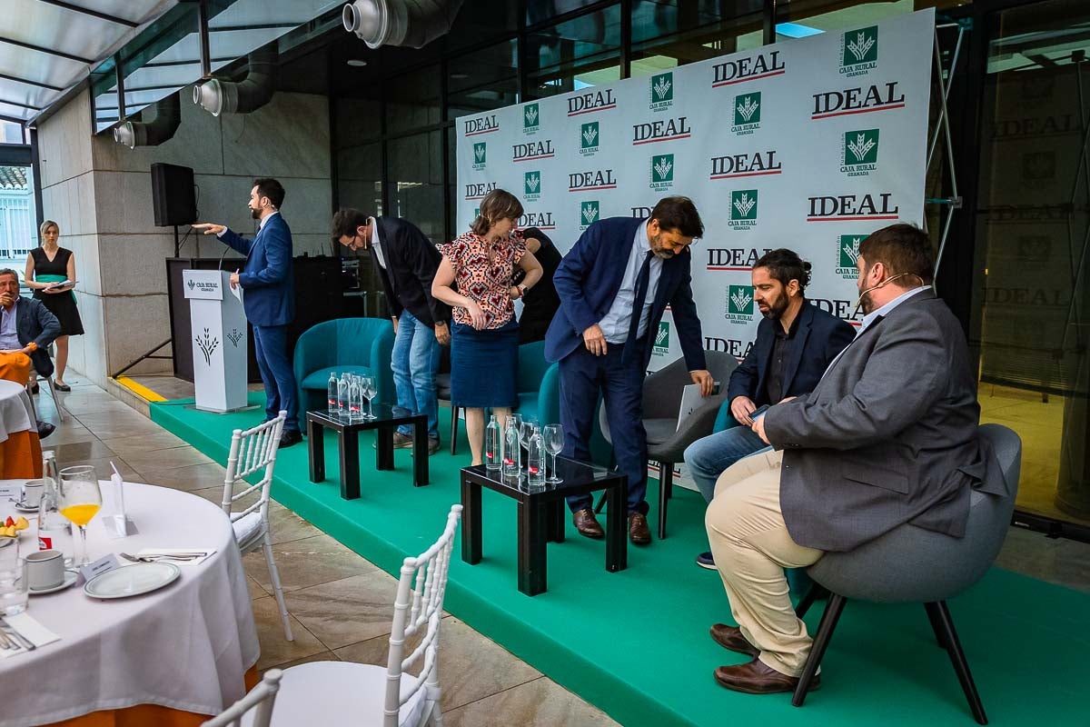 Las imágenes del desayuno informativo de IDEAL sobre la IA en la empresa
