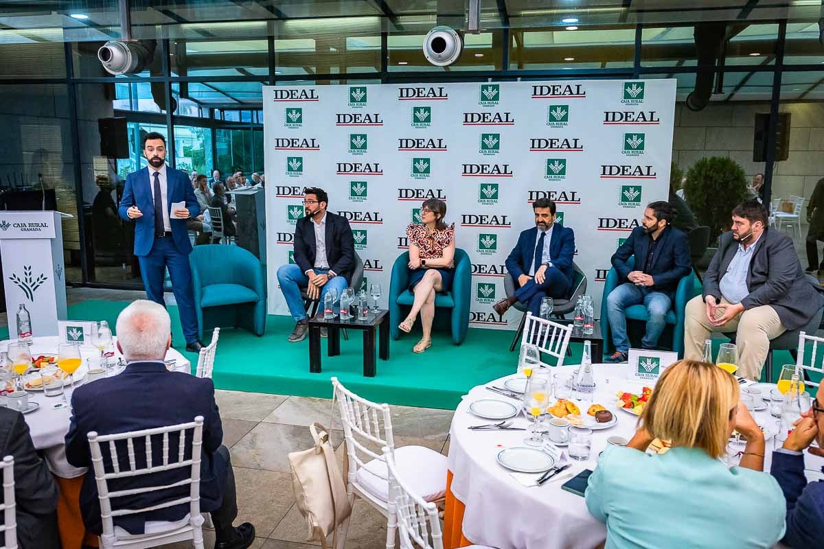 Las imágenes del desayuno informativo de IDEAL sobre la IA en la empresa