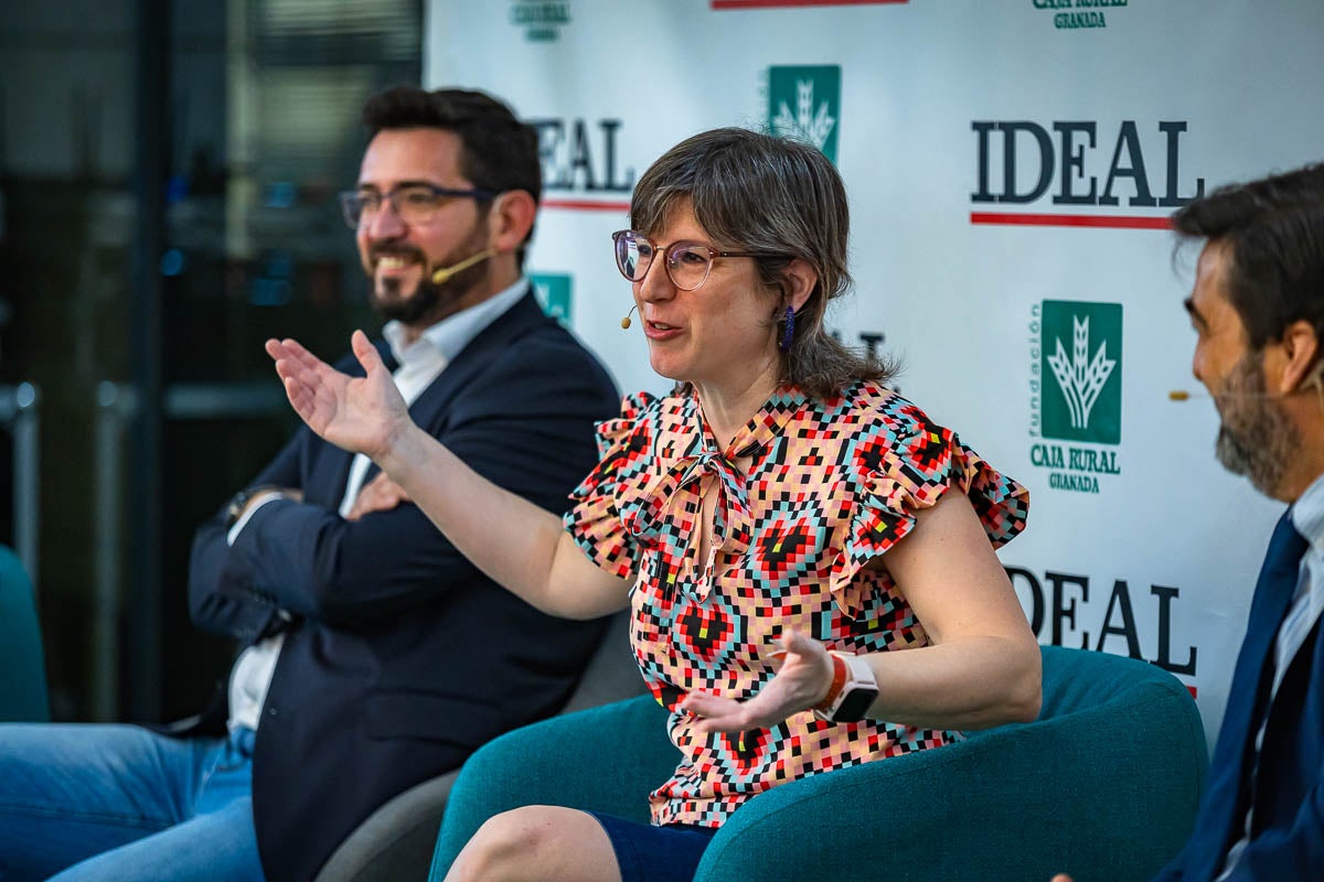 Las imágenes del desayuno informativo de IDEAL sobre la IA en la empresa