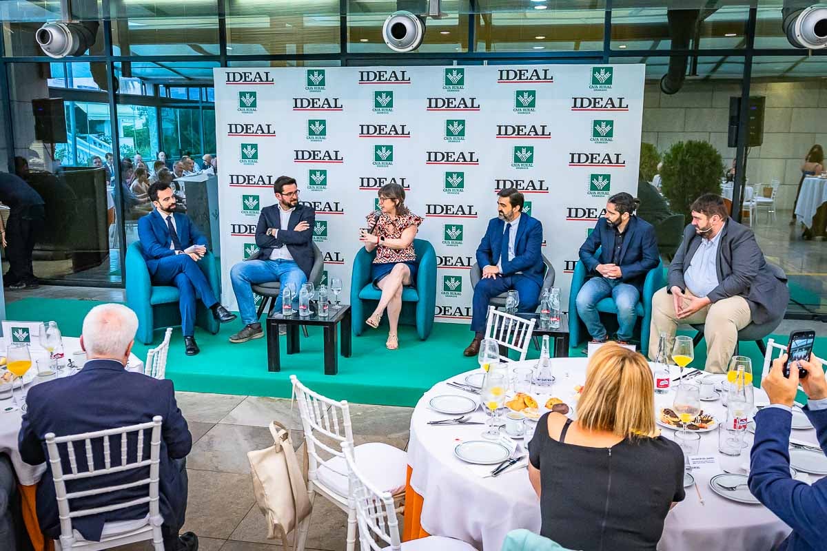 Las imágenes del desayuno informativo de IDEAL sobre la IA en la empresa