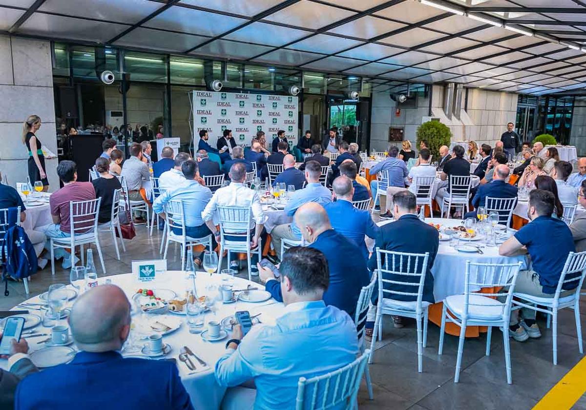 Las imágenes del desayuno informativo de IDEAL sobre la IA en la empresa