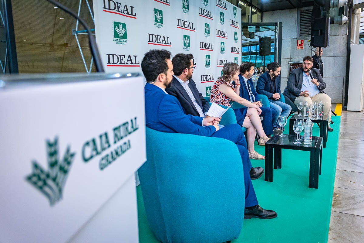 Las imágenes del desayuno informativo de IDEAL sobre la IA en la empresa