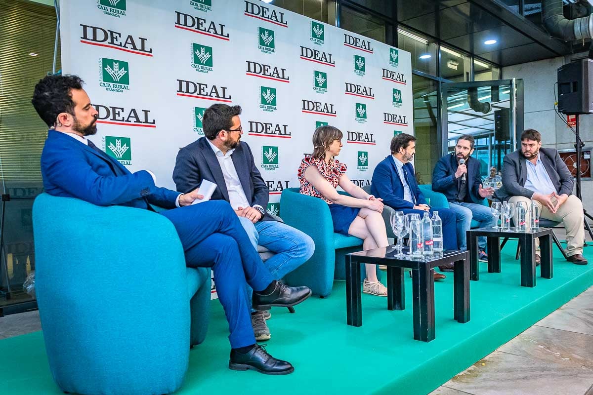 Las imágenes del desayuno informativo de IDEAL sobre la IA en la empresa