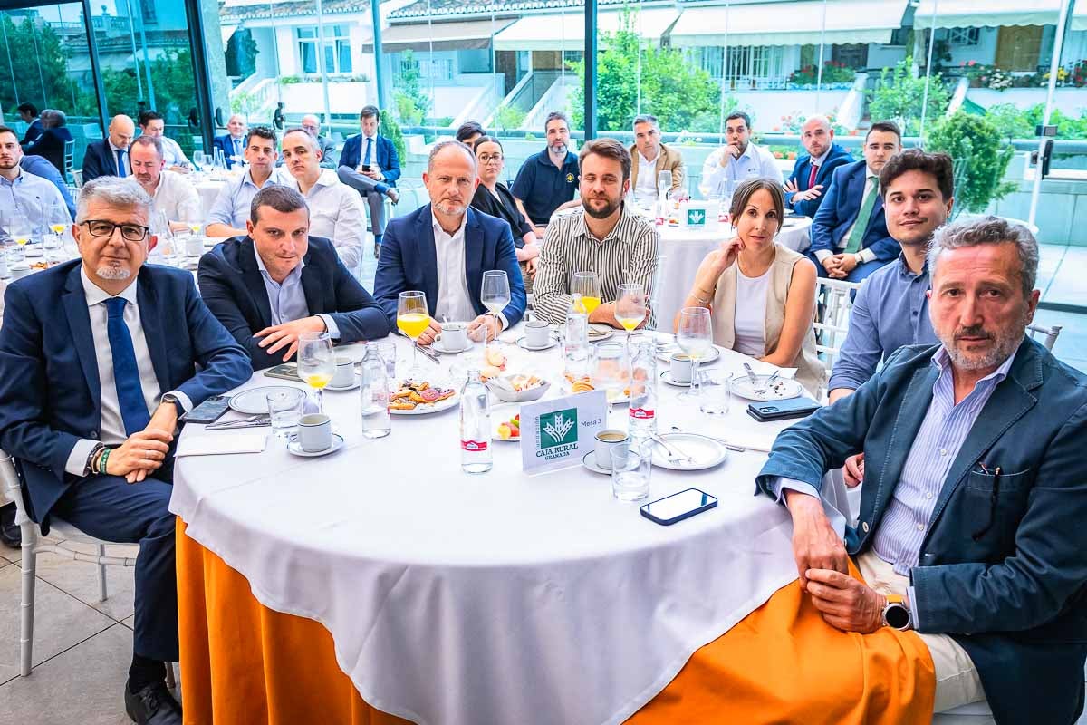 Las imágenes del desayuno informativo de IDEAL sobre la IA en la empresa