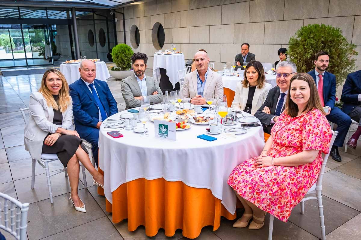Las imágenes del desayuno informativo de IDEAL sobre la IA en la empresa