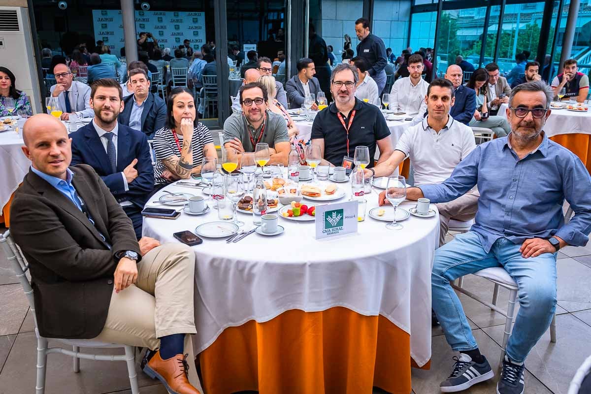 Las imágenes del desayuno informativo de IDEAL sobre la IA en la empresa