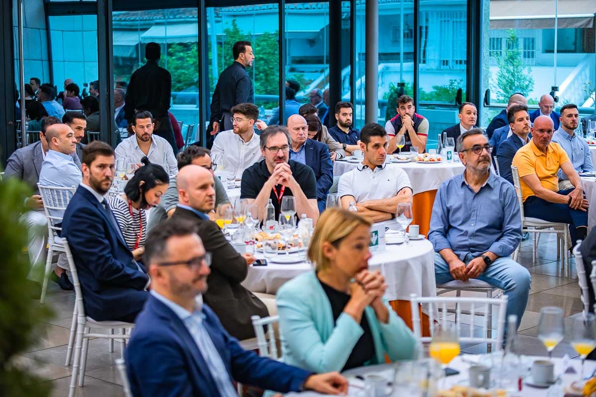 Las imágenes del desayuno informativo de IDEAL sobre la IA en la empresa