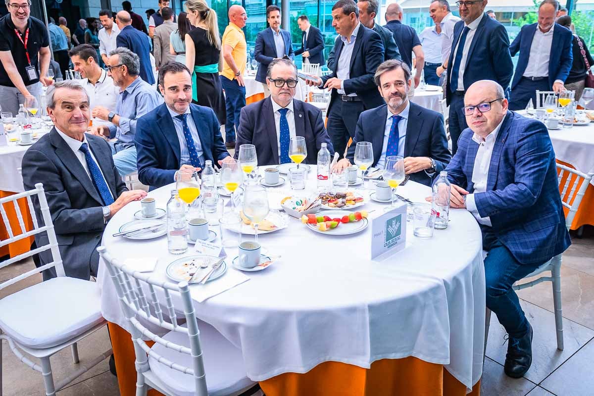 Las imágenes del desayuno informativo de IDEAL sobre la IA en la empresa