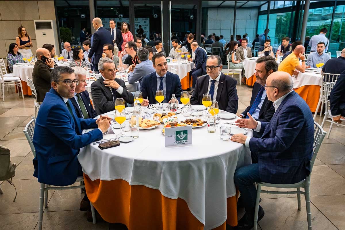 Las imágenes del desayuno informativo de IDEAL sobre la IA en la empresa