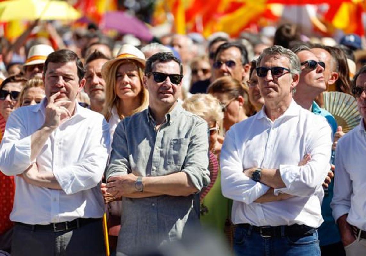 El presidente de la Junta y líder del PP-A, Juanma Moreno, el domingo en la concentración de su partido en Madrid.