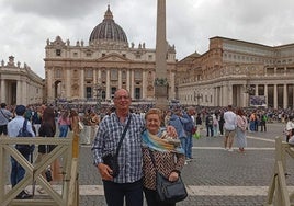 Tomás y su mujer Lourdes durante su viaje a Roma