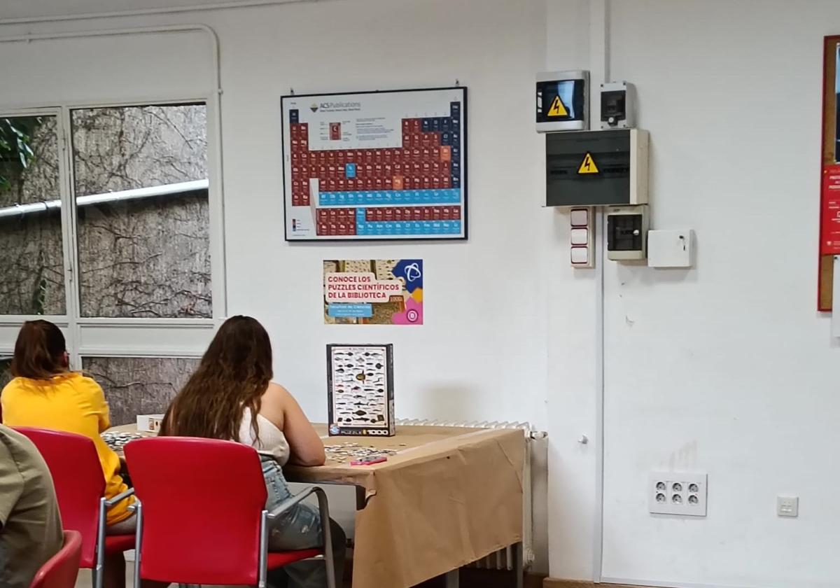 Puzles científicos, una idea de Ciencias que ayuda a los estudiantes a relajarse con una actividad colaborativa