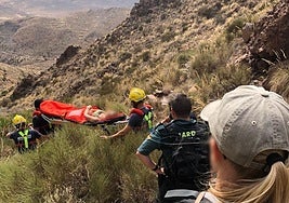 Rescate de la mujer herida mientras realizaba una ruta en Cabo de Gata.