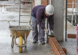 Arrancan las obras del plan de rehabilitación energética para mejorar viviendas en Los Pintores y El Zapillo