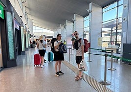 Viajeros en la estación de Andaluces en una imagen de archivo.