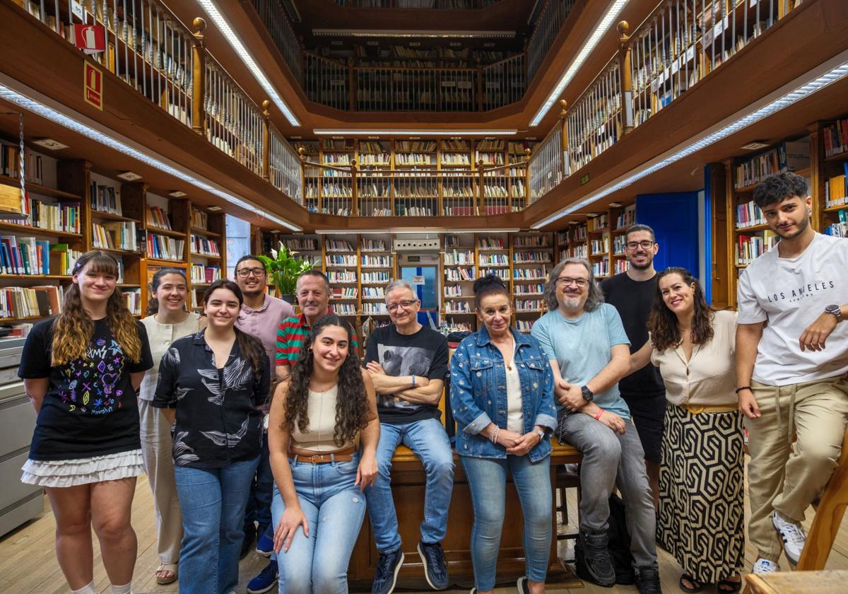 Alumnos y profesores del grado de Información y Documentación en la Biblioteca del Colegio Máximo de Cartuja