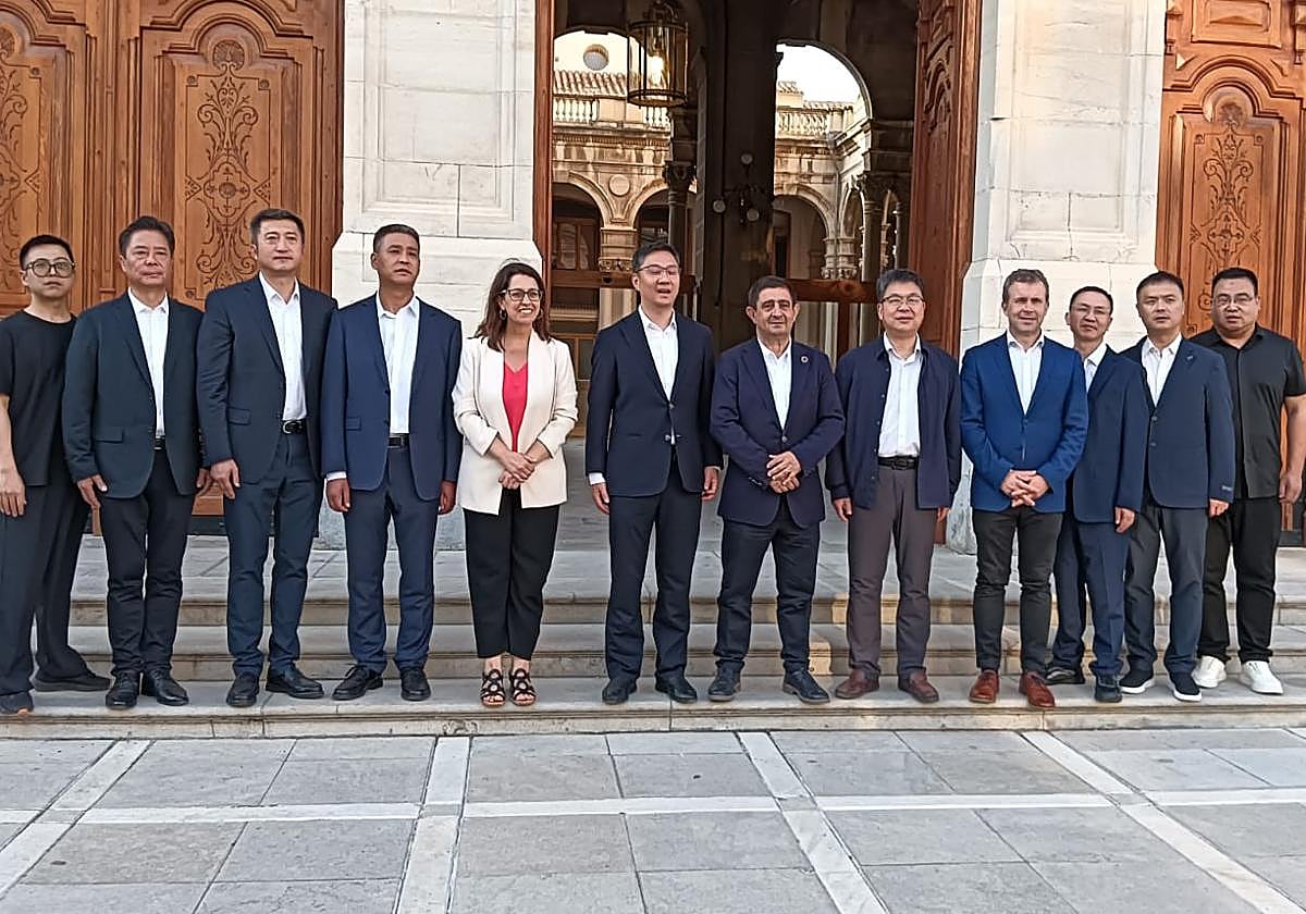 Momento de la recepción a los representantes chinos.