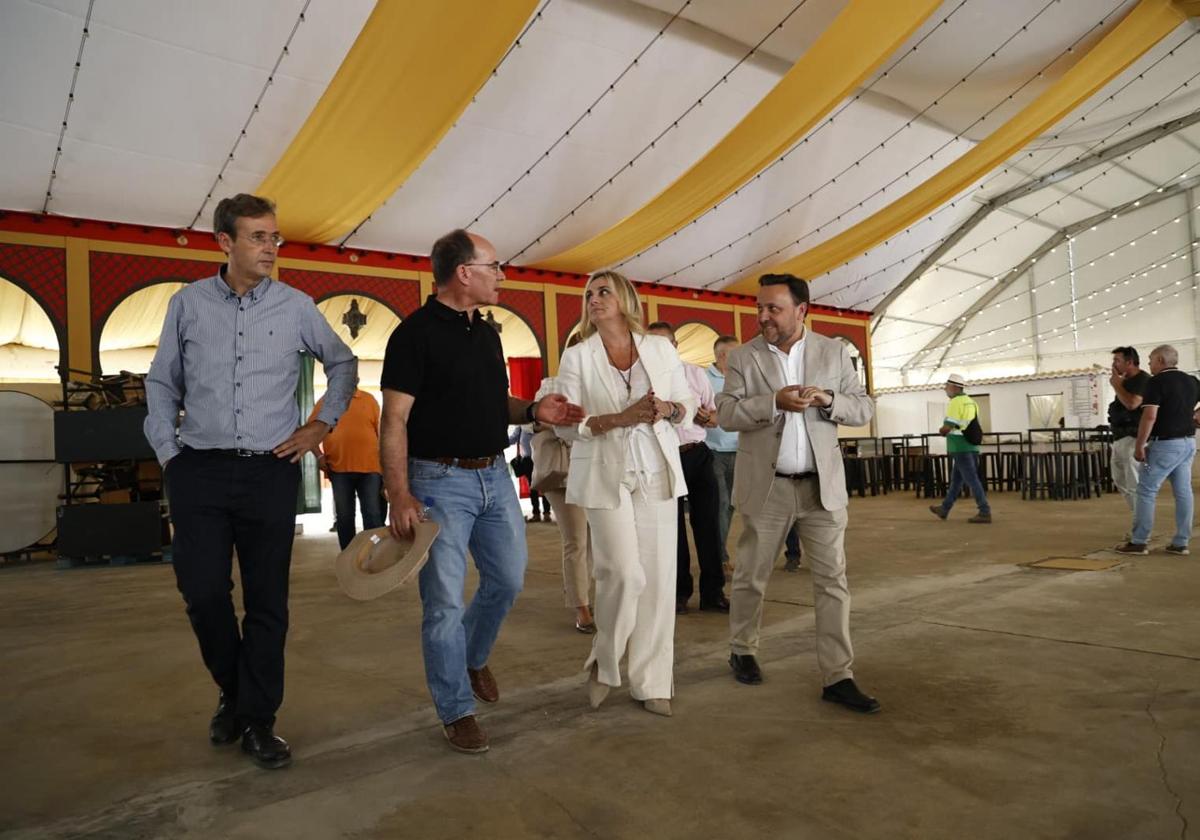 Visita de la alcaldesa de Granada al Real de Almanjáyar.