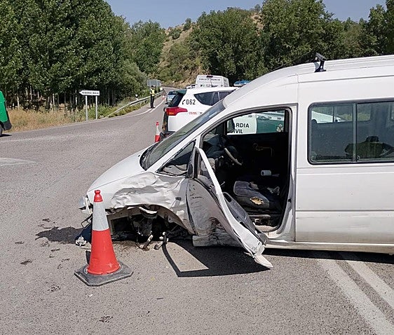 Estado de uno de los vehículos tras el accidente.