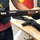 Una de las armas incautadas ahora a la organización de Murcia.