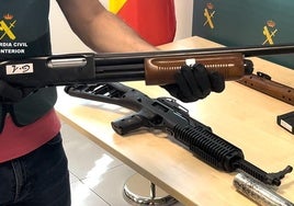 Una de las armas incautadas ahora a la organización de Murcia.