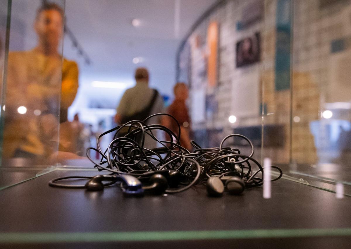 Imagen secundaria 1 - Martín-Vivaldi y Castro, entre cables.