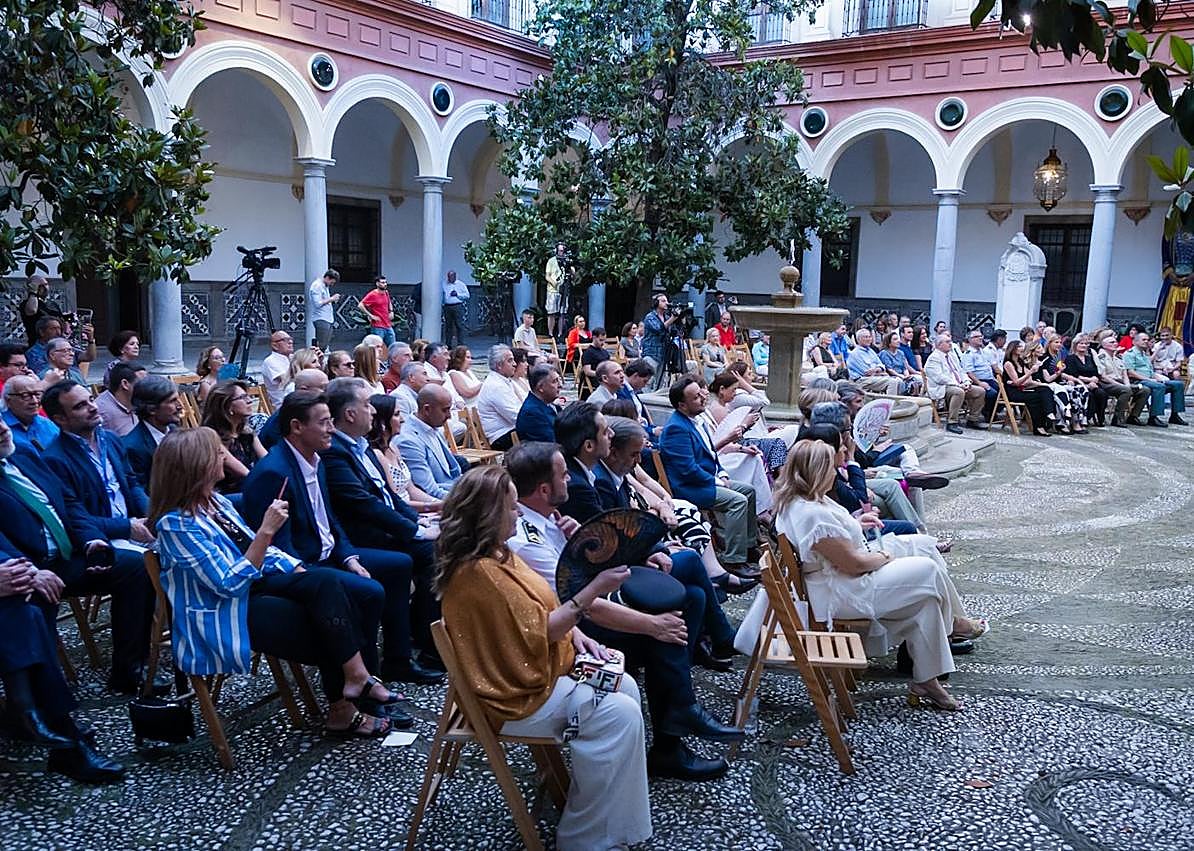 Imagen secundaria 1 - Un pregón con alma flamenca