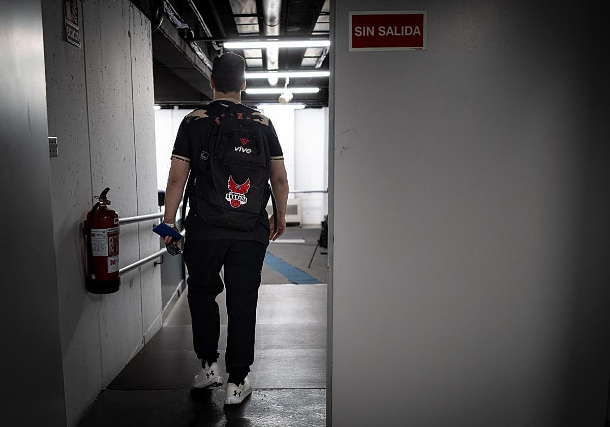 Pin, en una salida de la sala de prensa.