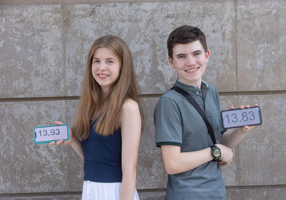 Martina y Fernando, con las mejores notas de la PAU, eligen Biotecnología y Matemáticas