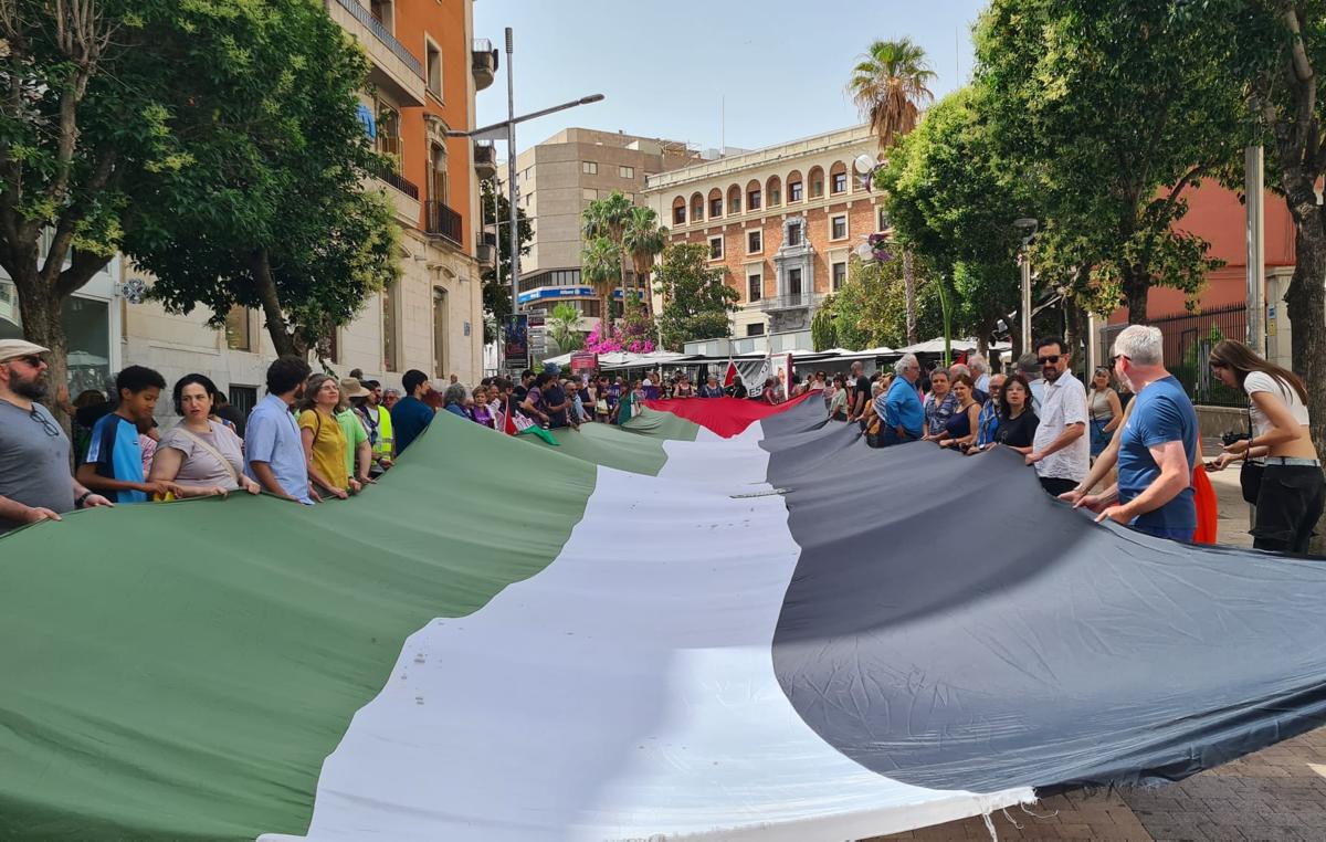 Imagen de la concentración en la calle Roldán y Marín.