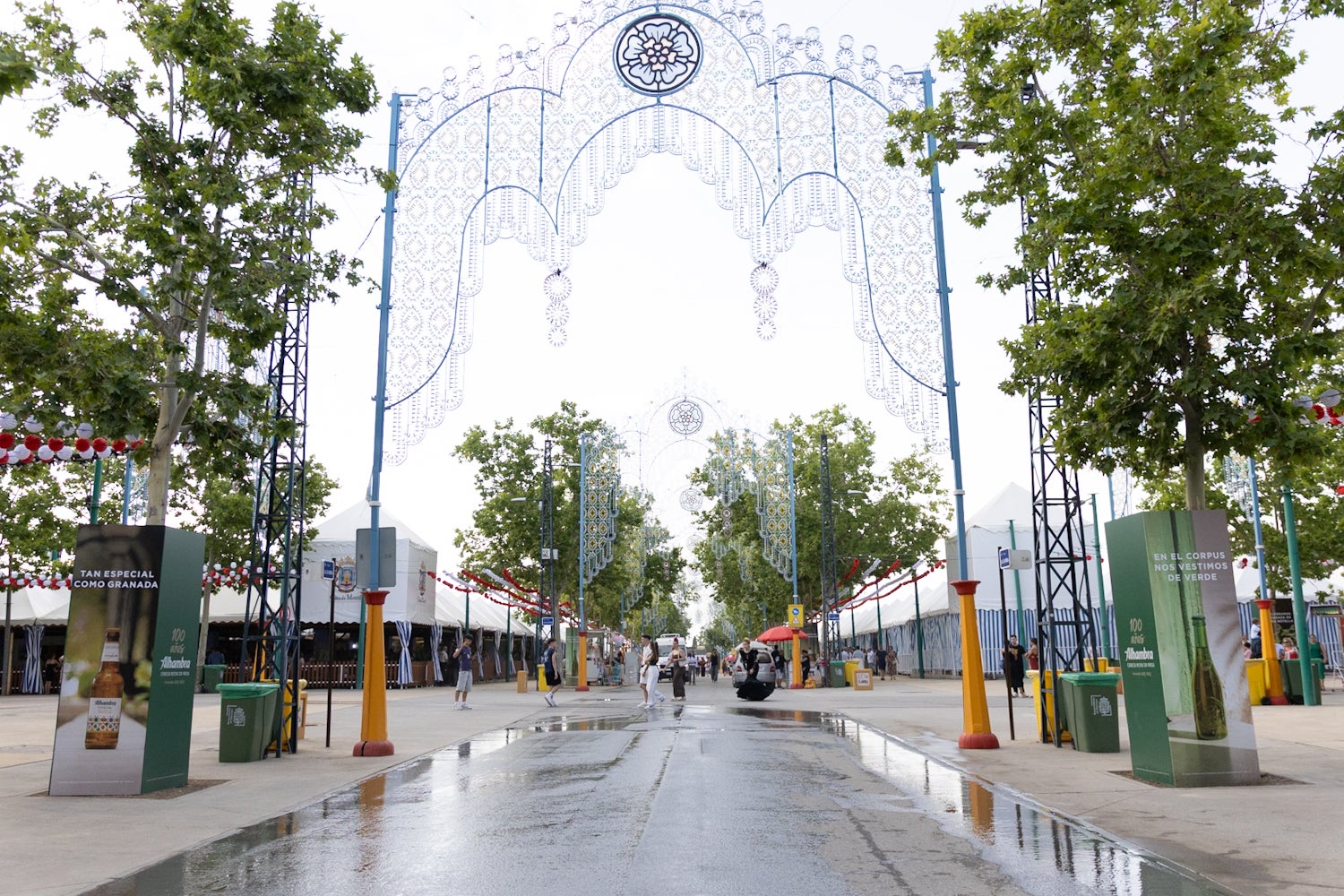 Granada disfruta del domingo de Corpus