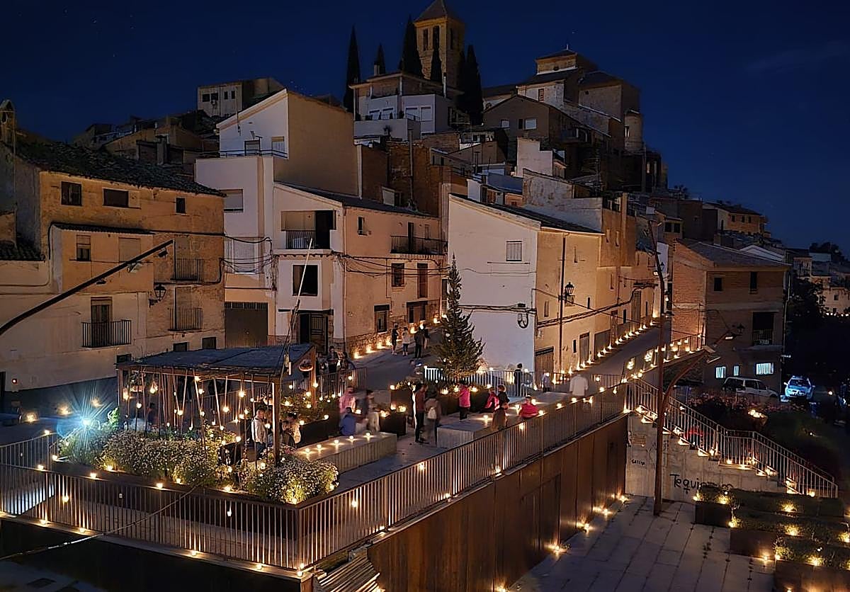 Imagen de Quesada a la luz de las velas.