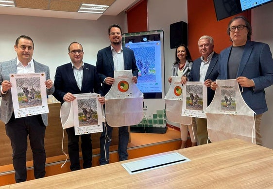 Autoridades y representantes de la UJA en la presentación.