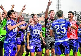 Celebración de los jugadores del Real Jaén tras la victoria ante el Club Atlético Central.