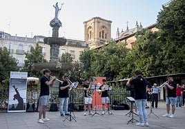 Fanfarrias en la plaza Bib-Rambla.