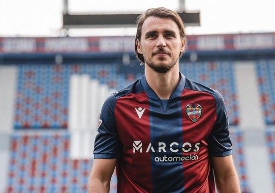 Ignasi Miquel queda libre tras el ascenso con el Levante